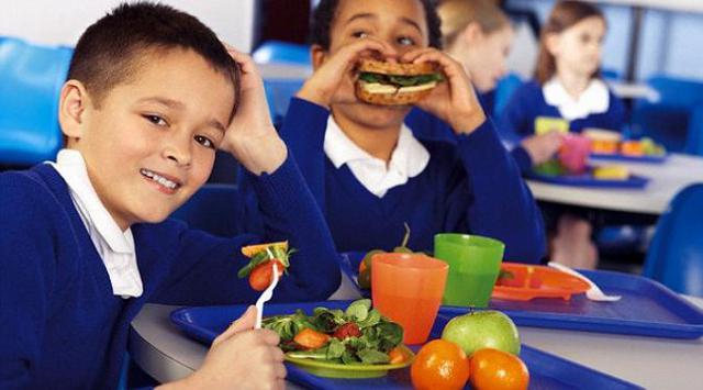 5 Cara Bentuk Pola Makan Sehat pada Anak Sejak Usia Dini