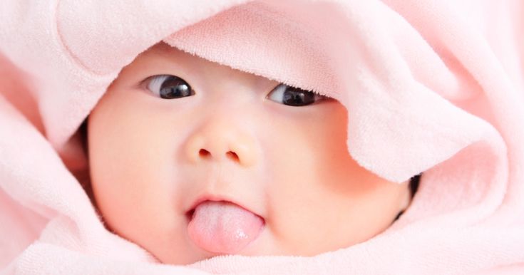 Cara Membersihkan Lidah Bayi
