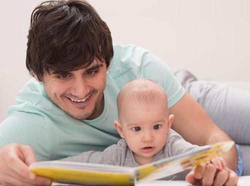 4 Tips Membacakan Dongeng untuk Latih Imajinasi dan Kreativitas Anak