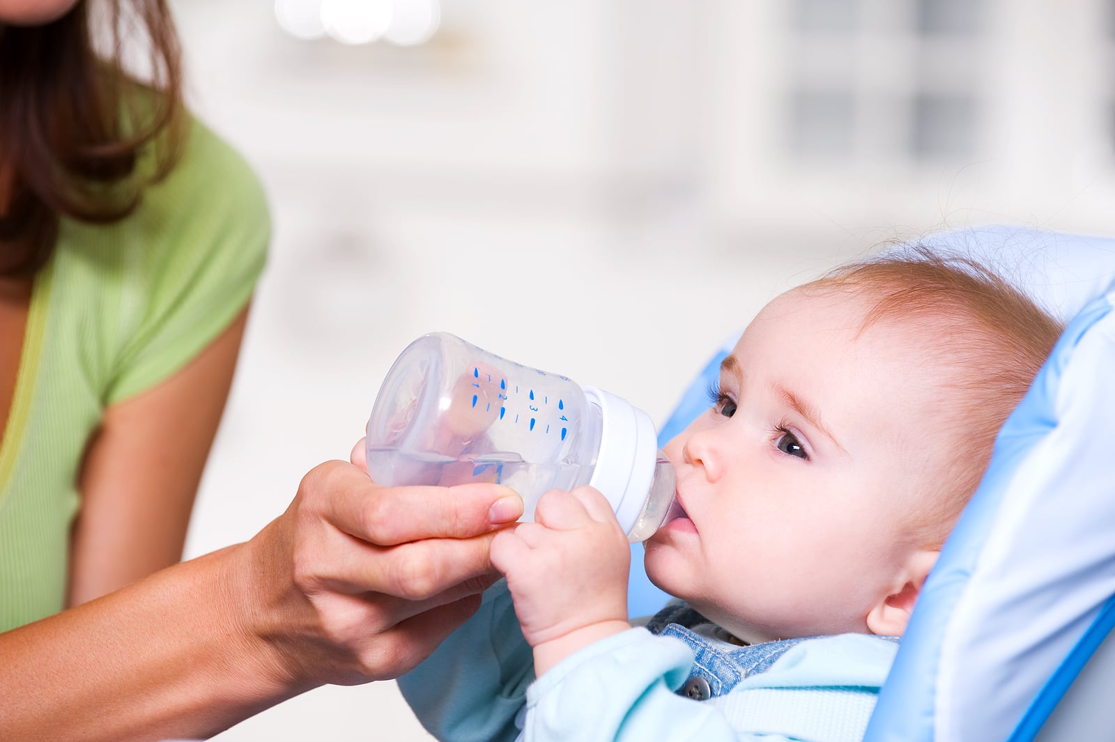 Kapan Boleh Memberikan Air Putih Kepada Bayi?