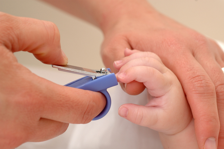 Tips Memotong Kuku Bayi Agar Aman