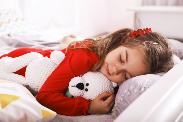 5 Tips Membiasakan Balita Tidur di Kamar Sendiri Sebelum Adiknya Lahir