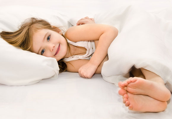 Sulit Membangunkan Sikecil Pada Pagi Hari? Begini Tips nya!