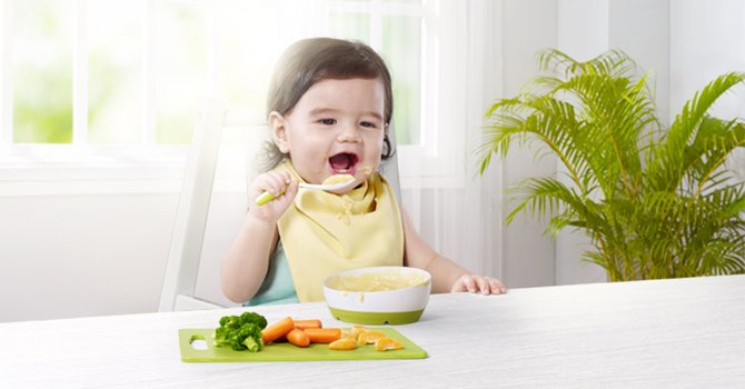 Solusi Empat Tepat untuk Bentuk Pola Makan Si Kecil