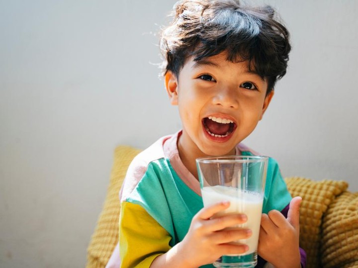 Kapan Waktu yang Tepat Bagi Anak untuk Minum Susu?