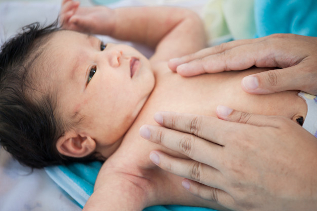 Manfaat Minyak Kelapa untuk Bayi, dari Kulit sampai Rambut