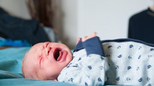 Peneliti Perbolehkan Bayi Dibiarkan Menangis Sampai Tertidur