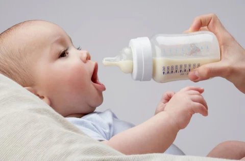 Apakah Bayi Boleh Minum Susu Dingin?