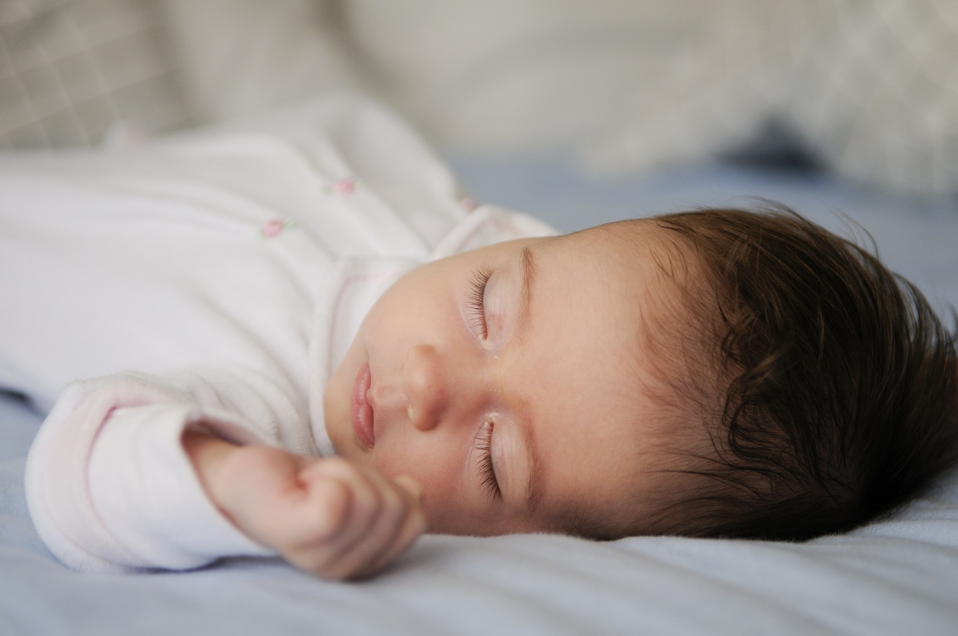 8 Cara Menidurkan Bayi Tanpa Digendong