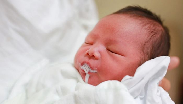 Bayi Muntah setelah Minum Susu, Ketahui Penyebab dan Cara Mengatasinya