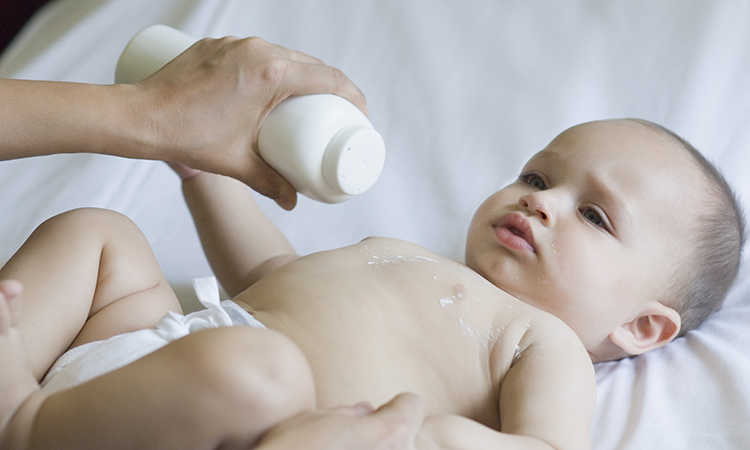 Mengapa Bedak Sudah Tidak Direkomendasikan Untuk Bayi?