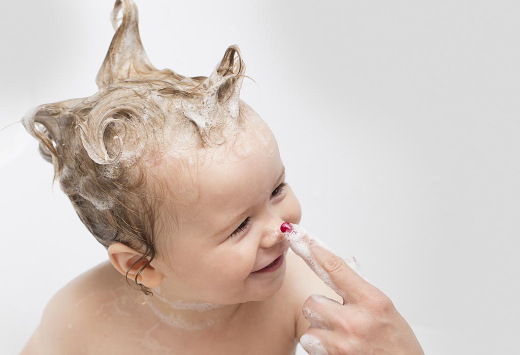 Tips Merawat Kesehatan Rambut Bayi
