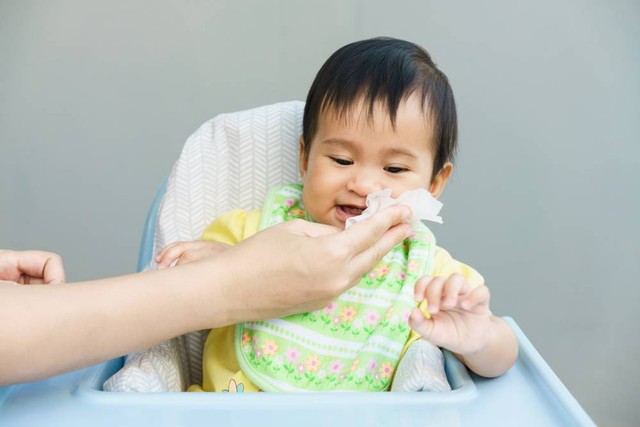 Kegunaan Tisu Basah, Apakah Efektif Jaga Anak dari Kuman?