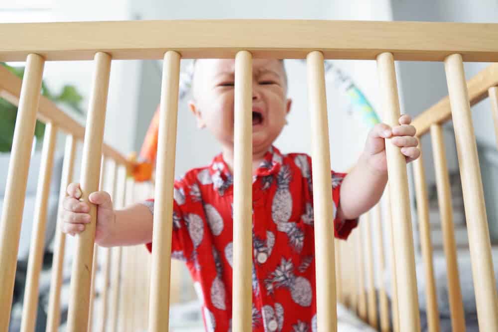 5 Tanda Bayi Mengalami Separation Anxiety dan Cara Mengatasinya