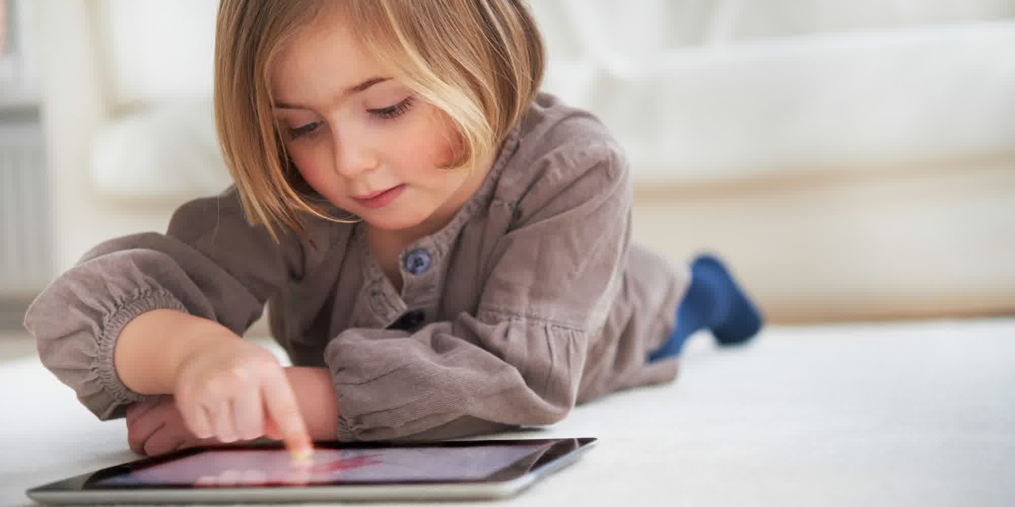 Kapan Waktu Tepat Memperkenalkan Gadget Pada Anak?