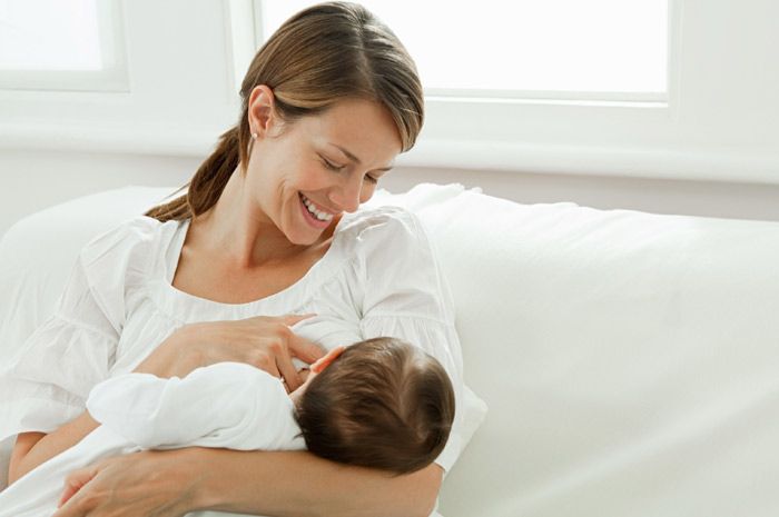 Kebutuhan ASI Bayi Baru Lahir hingga Usia 1 Bulan