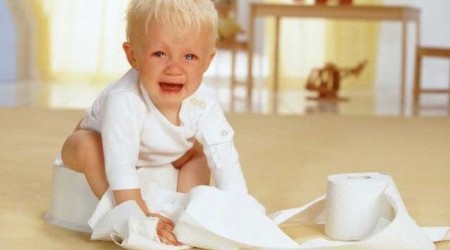 Gejala Konstipasi Sembelit pada Bayi atau Anak