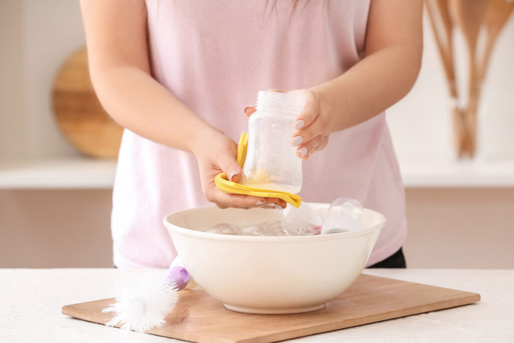 Bolehkah Mencuci Botol dan Peralatan Bayi dengan Air Panas?