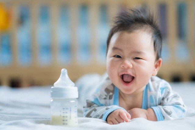 4 Cara Membersihkan Botol Susu Bayi agar Tidak Berjamur