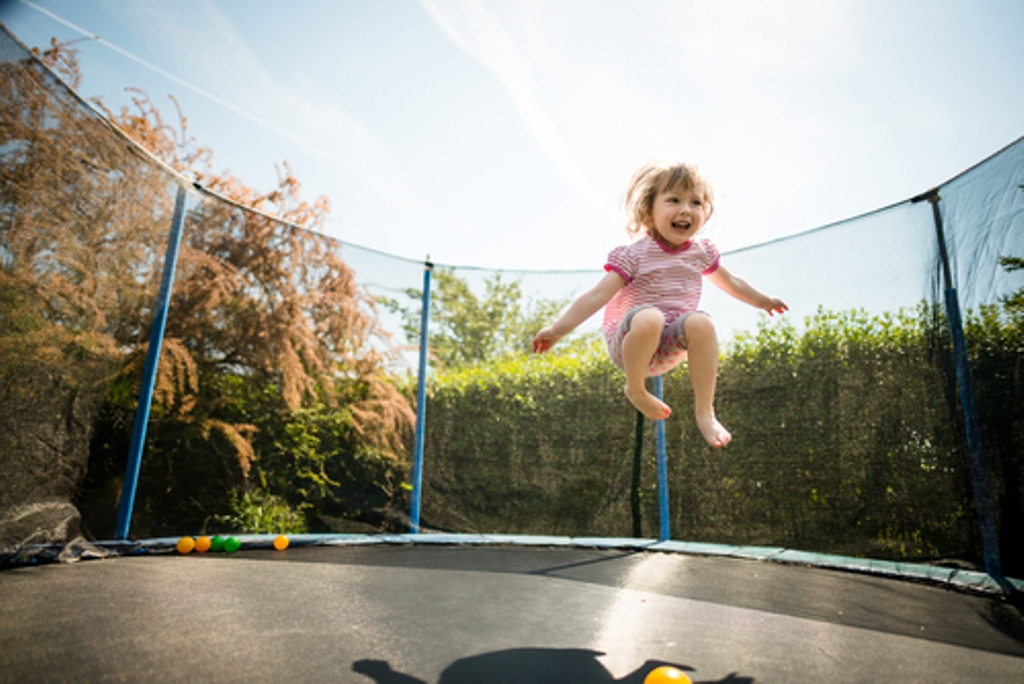 Bahaya Bermain Trampolin untuk Anak di Bawah 6 Tahun