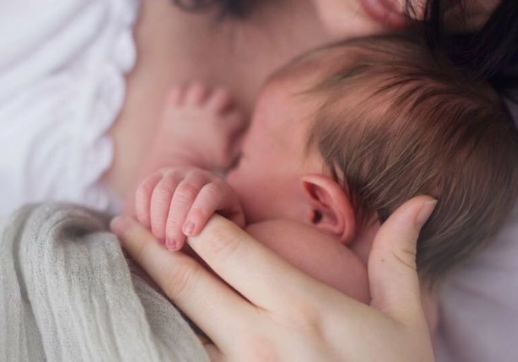 7 Cara Mengatasi Kulit Bayi Mengelupas dan Penyebabnya