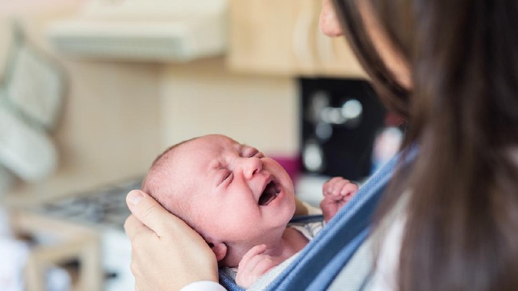 11 Tanda Bahaya Kepala Bayi Terbentur, Efek Samping dan Cara Mengatasinya
