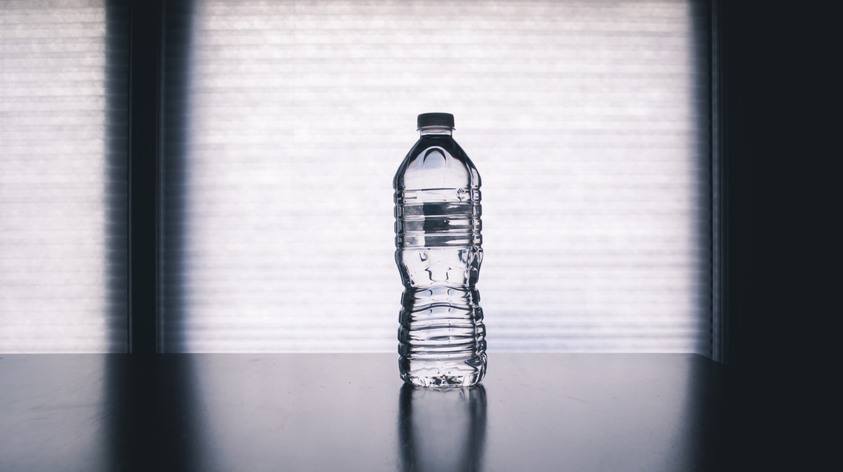 Minum Air di Dalam Botol Plastik yang Diisi Ulang, Bahaya Nggak Sih?