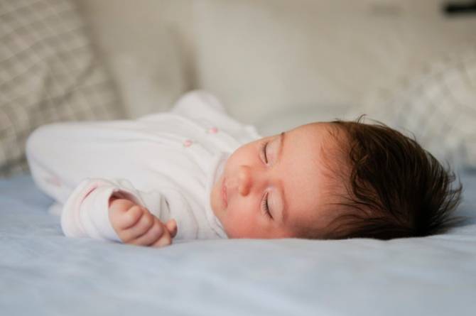 Penyebab Bayi Berkeringat Saat Tidur