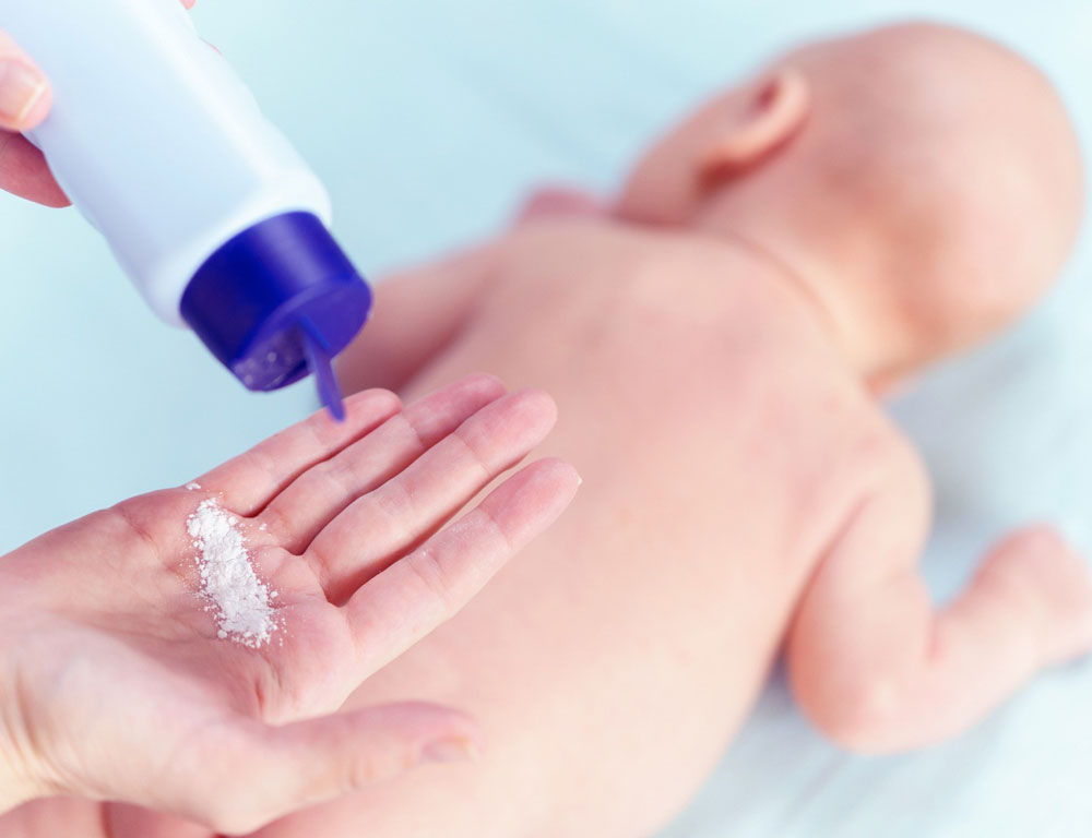 Alasan Bayi Tidak Perlu Pakai Bedak Tabur, Salah Satunya Bisa Ganggu Pernapasan