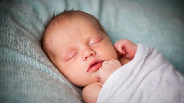 Keringat Dingin pada Bayi, Waspadai Penyebab di Baliknya