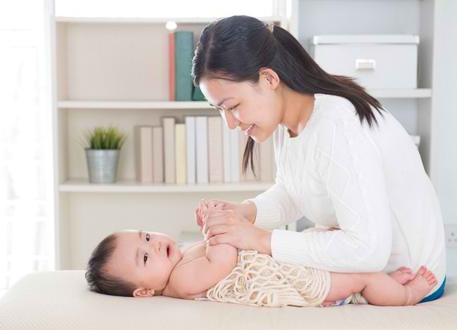 Ketahui Beragam Manfaat Pijat Bayi