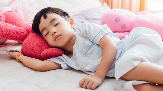 Katahui 5 Karakter Anak Berdasarkan Gaya Tidur !