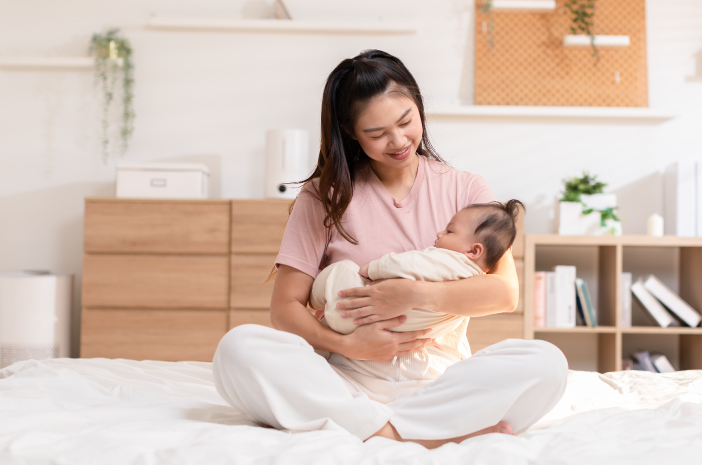 3 Manfaat Membedong Bayi bagi Kesehatan dan Kenyamanan