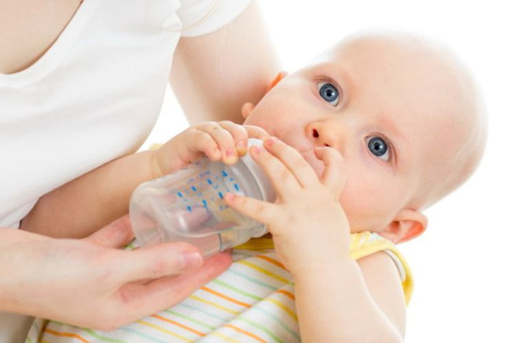 Mom harus tahu, Panduan memberikan air putih pada bayi.