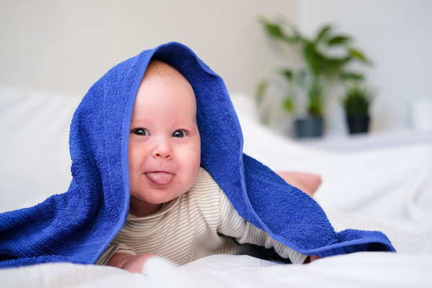 4 Hal yang Harus Dilakukan Setelah Memandikan Bayi