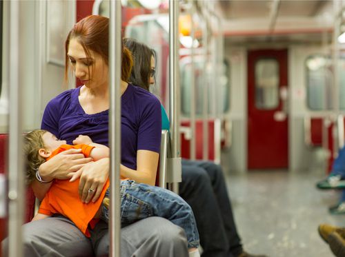 Ketika Menyusui di Tempat Umum Jadi Tantangan Tersendiri bagi Para Ibu