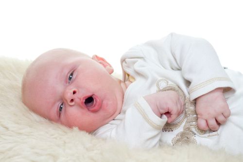 Gumoh Vs Muntah Pada Bayi, Bagaimana Membedakannya?