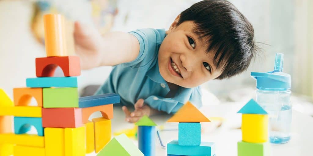 Mitos Atau Fakta? Terlalu banyak memberikan mainan, dapat berakibat buruk pada anak?