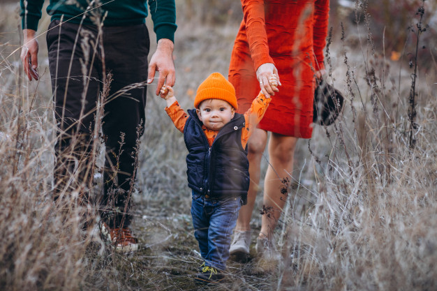 Kapan ya normalnya bayi bisa berjalan?? Ini tanda yang harus diperhatikan!