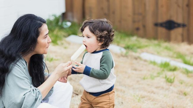 Resep Mudah Membuat Es Loli dari ASI, Dicoba yuk Mom