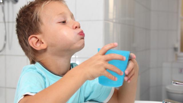 Anak Tidak Disarankan Menggunakan Mouthwash, Mengapa?
