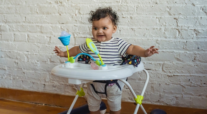 Berisiko Fatal, Inilah Bahaya Penggunaan Baby Walker untuk Bayi