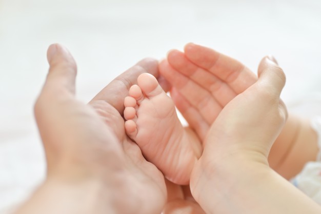5 Langkah Mudah Menjaga Kelembapan Kulit bayi