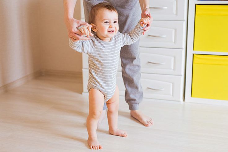 5 Stimulasi dan Cara Mengajarkan Anak Berjalan