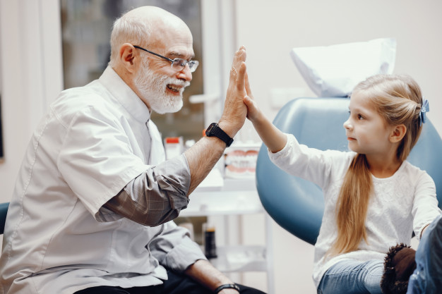 Ajak Si Kecil Ke Dokter Gigi Yuk Moms