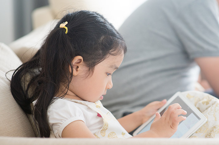 Kenali Tanda Anak Kecanduan Gadget dan Cara Mengatasinya