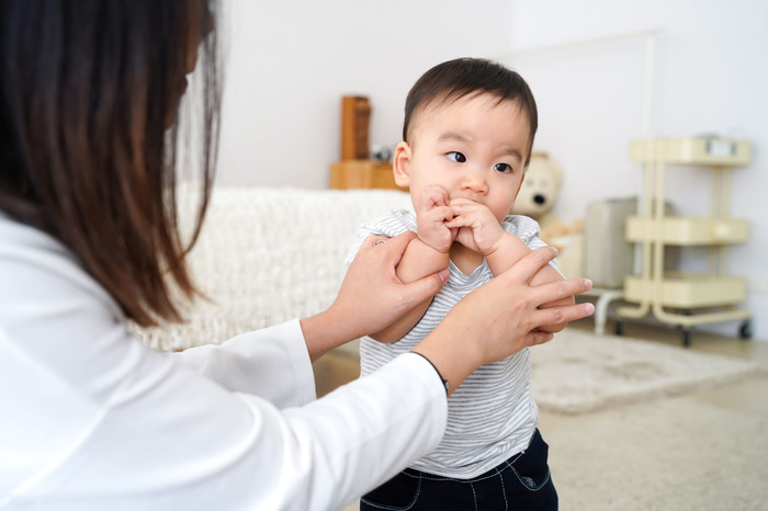 Menjaga Si Kecil Tetap Aman dan Sehat di Fase Oral Bayi
