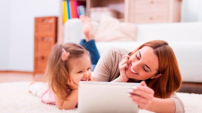 DAD MOMS, JANGAN LUPA BAHAGIA SAAT MENGASUH ANAK!