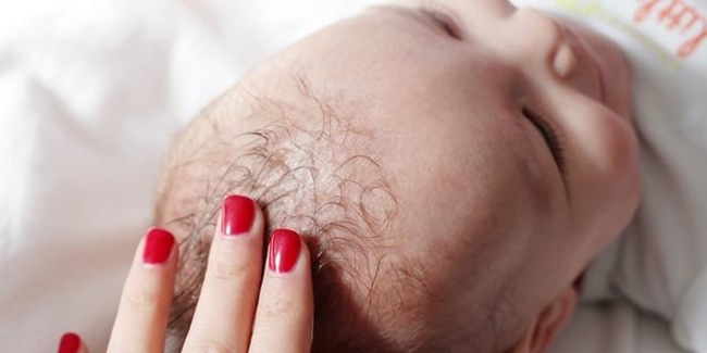 Mencukur Rambut Bayi, Penting Atau Tidak Sih?