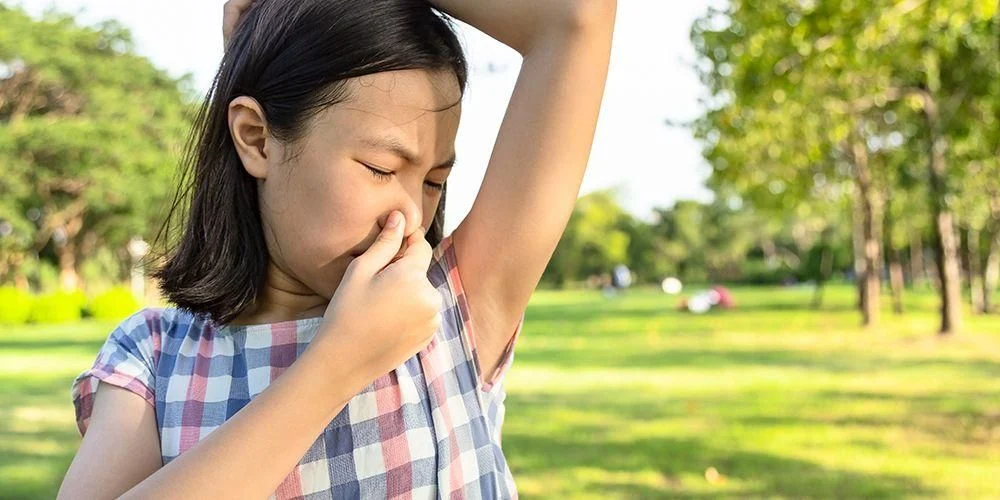 Anak Sudah Mulai Bau Badan? Kenali Penyebabnya!